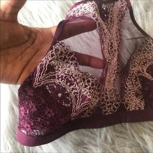 Victoria's Secret Intimates & Sleepwear - Victoria’s Secret Halter Bralette size Medium Victoria's Secret Intimates & Sleepwear - Victoria’s Secret Halter Bralette size Medium